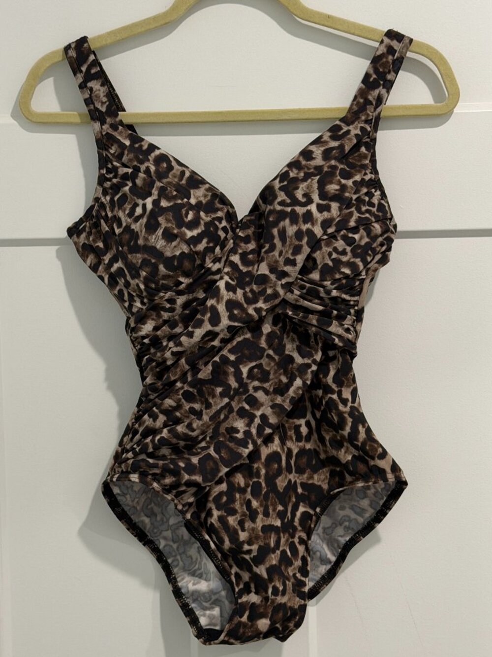 Miraclesuit Cheetah Leopard Print Size 8 One Piece Swimsuit Slimming Revele
